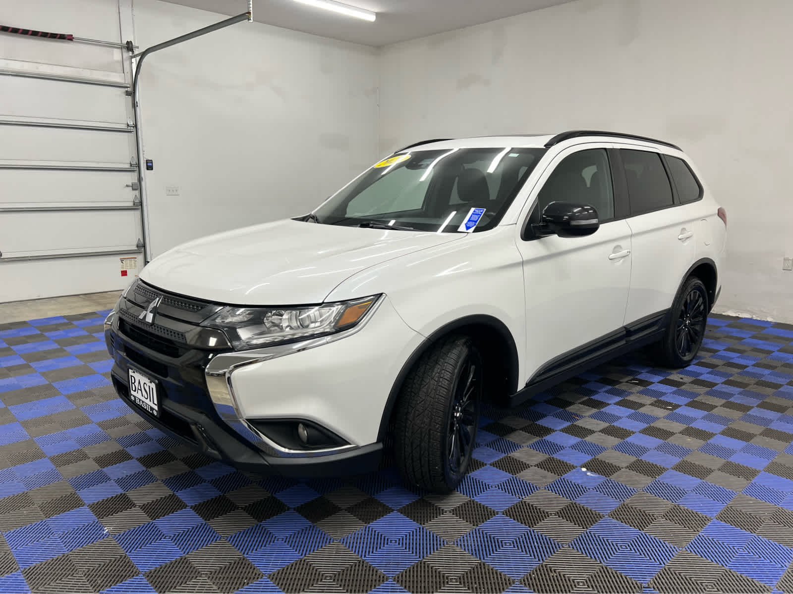 Used 2020 Pearl White Mitsubishi LE image 5