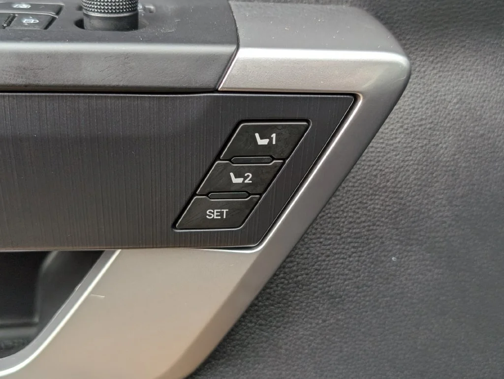 Used 2023  Toyota Platinum image 17
