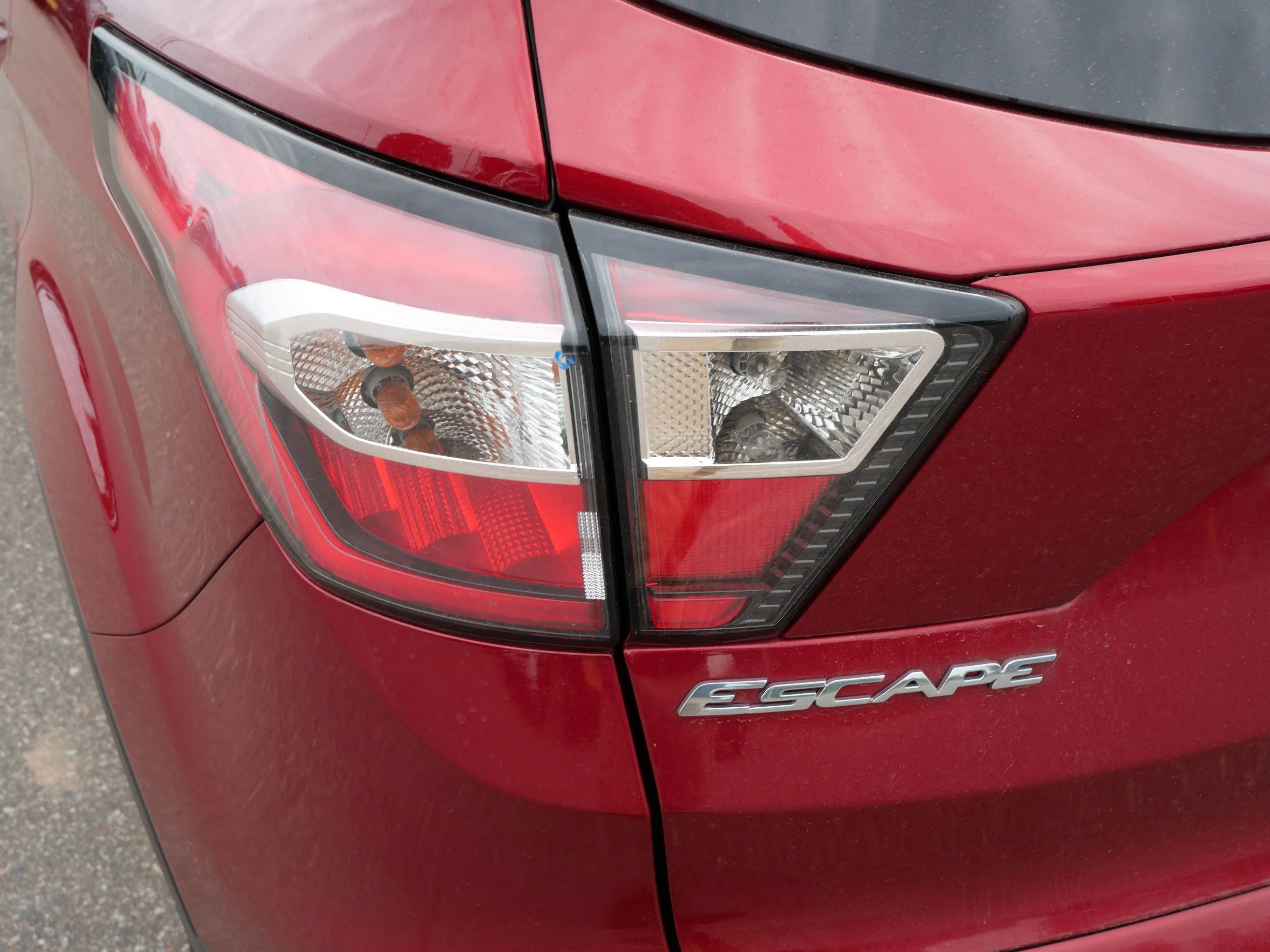 Used 2018 Ruby Red Metallic Tinted Clearcoat Ford SE image 17