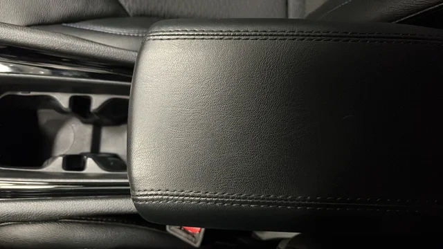Used 2025 Diamond Black Jeep Latitude image 19