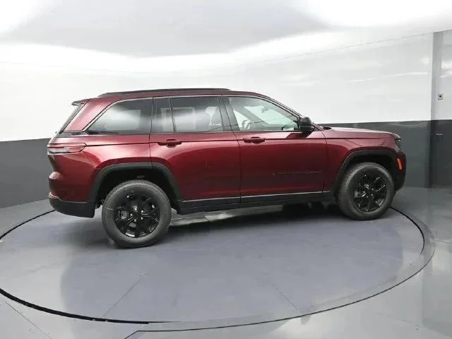 New 2026 Velvet Red Pearl-Coat Exterior Paint Jeep Laredo image 9