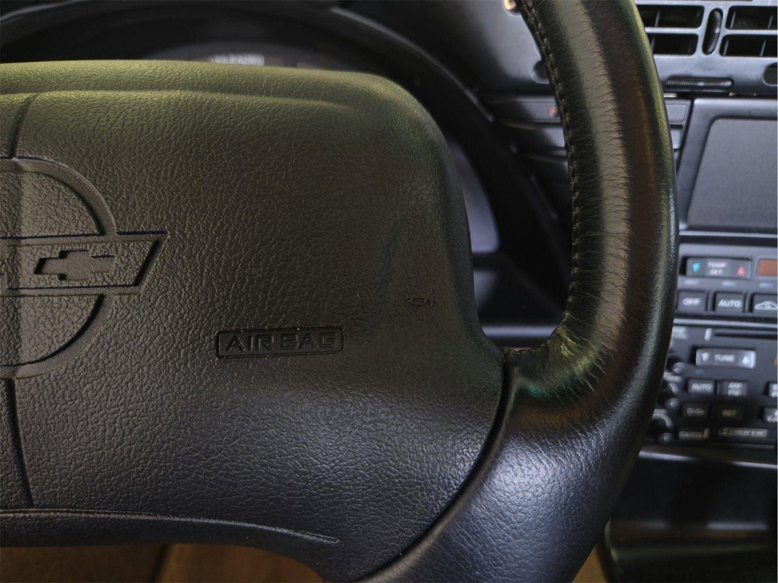 Used 1994 GREEN Chevrolet  image 16