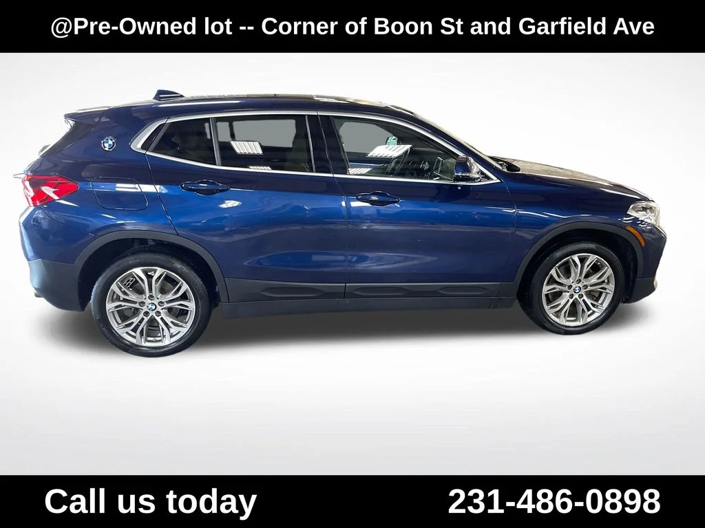 Used 2018 Blue BMW xDrive28i image 6