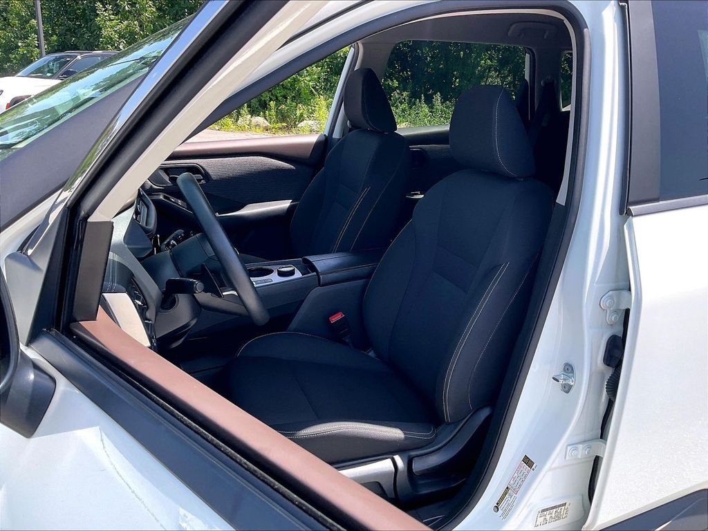 Used 2023 Glacier White Nissan S image 9