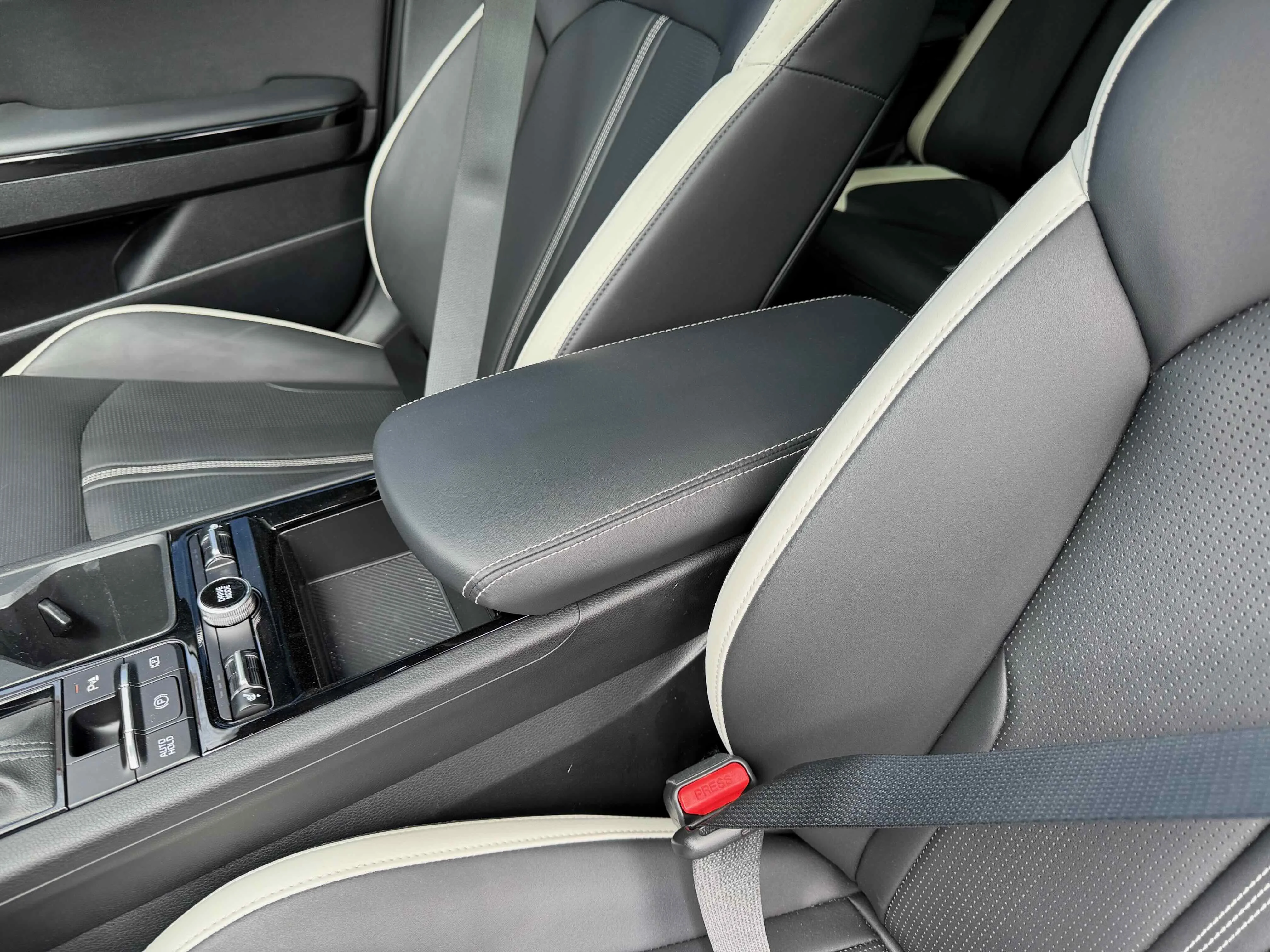 Used 2025 Wolf Gray Kia GT-Line image 26