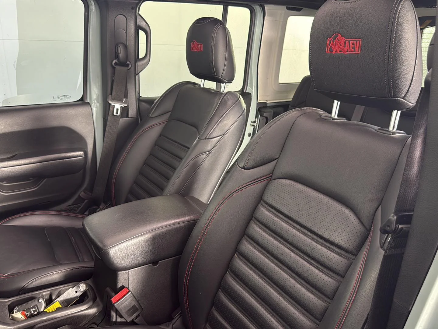 Used 2024 Earl Clearcoat Jeep Rubicon image 18