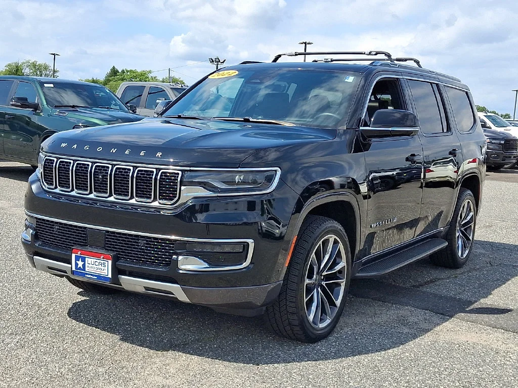 Used 2022 Diamond Black Crystal Pearlcoat Jeep Series II image 5