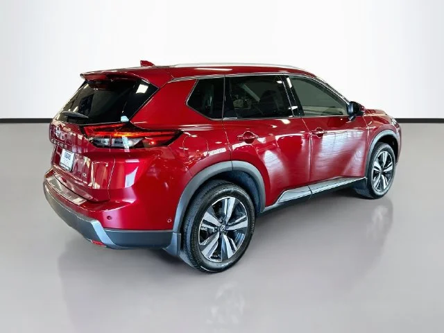 Used 2025 Red Nissan SL image 3
