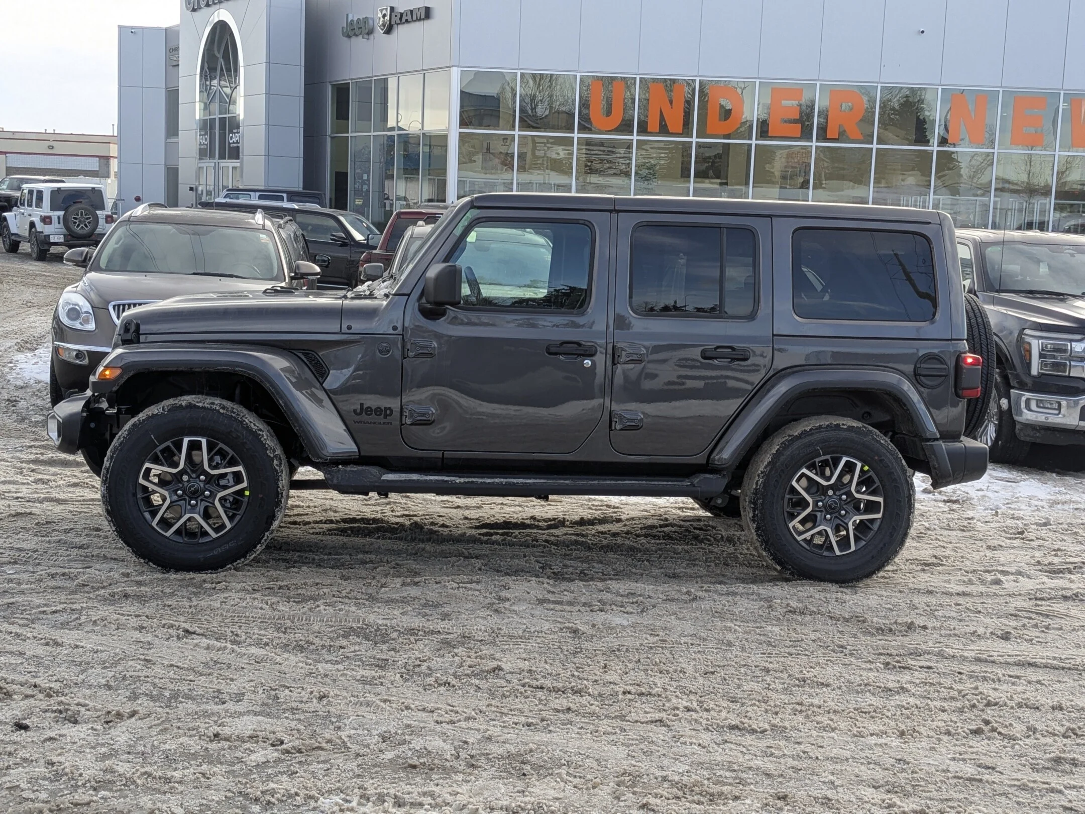 New 2026 Grey Jeep Sahara - - 4x4 - McKinley Leather - Body-Color Top - Alpine Audio - Remote Start & More! image 5