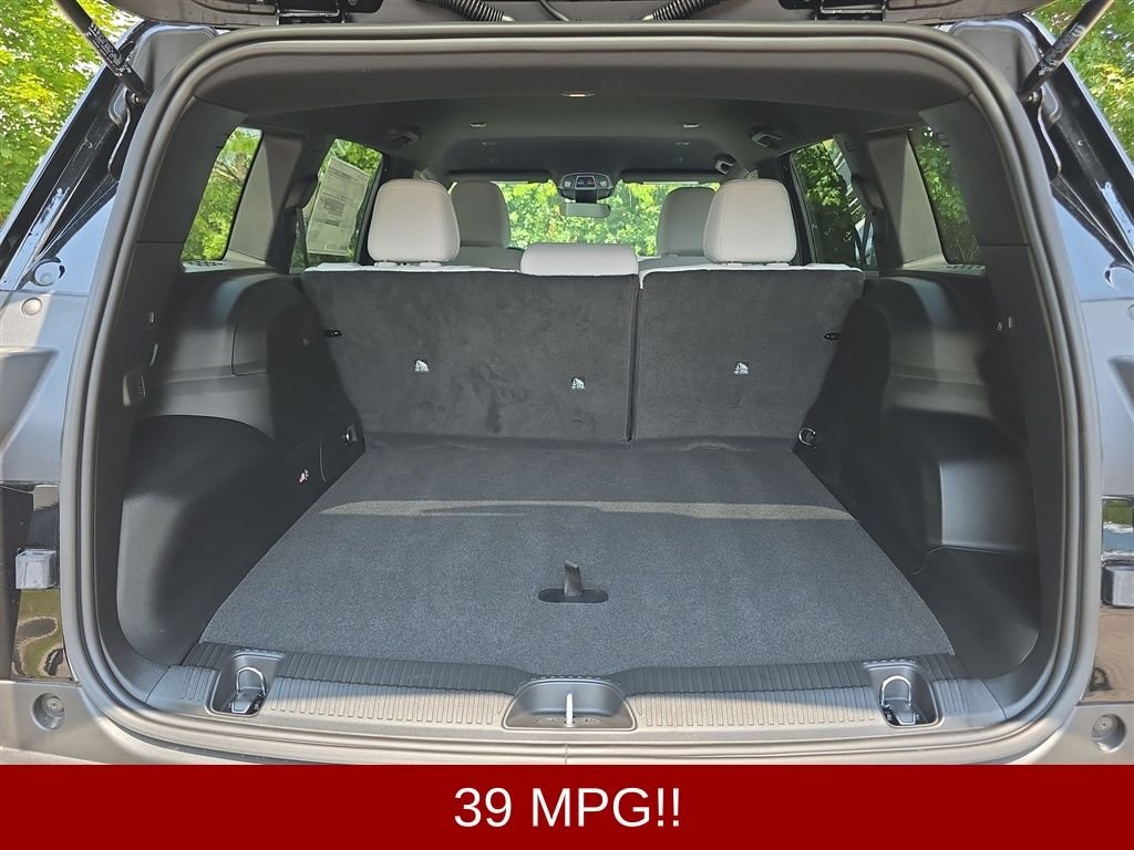 New 2026 Diamond Black Crystal Pearlcoat Jeep Laredo image 12