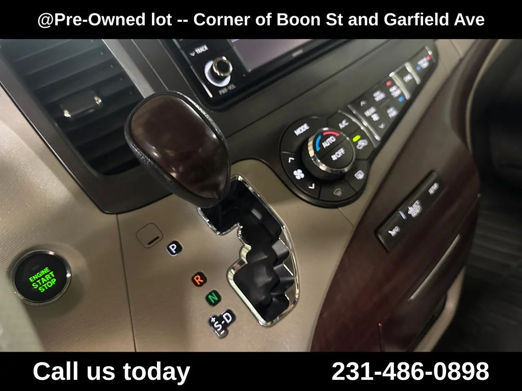 Used 2013 Green Toyota XLE image 25