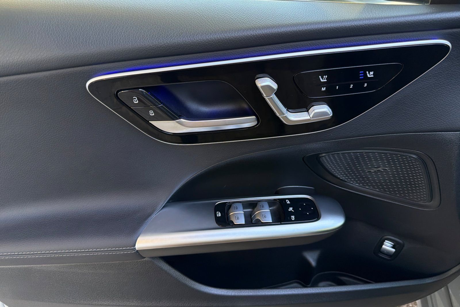 New 2026 MANUFAKTUR Alpine Grey Mercedes-Benz C 300 image 23
