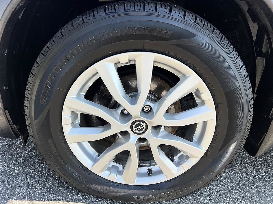 Used 2019 Caspian Blue Metallic Nissan SV image 9