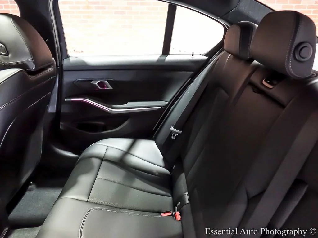 2025 BMW 3 Series 330i - Photo 18