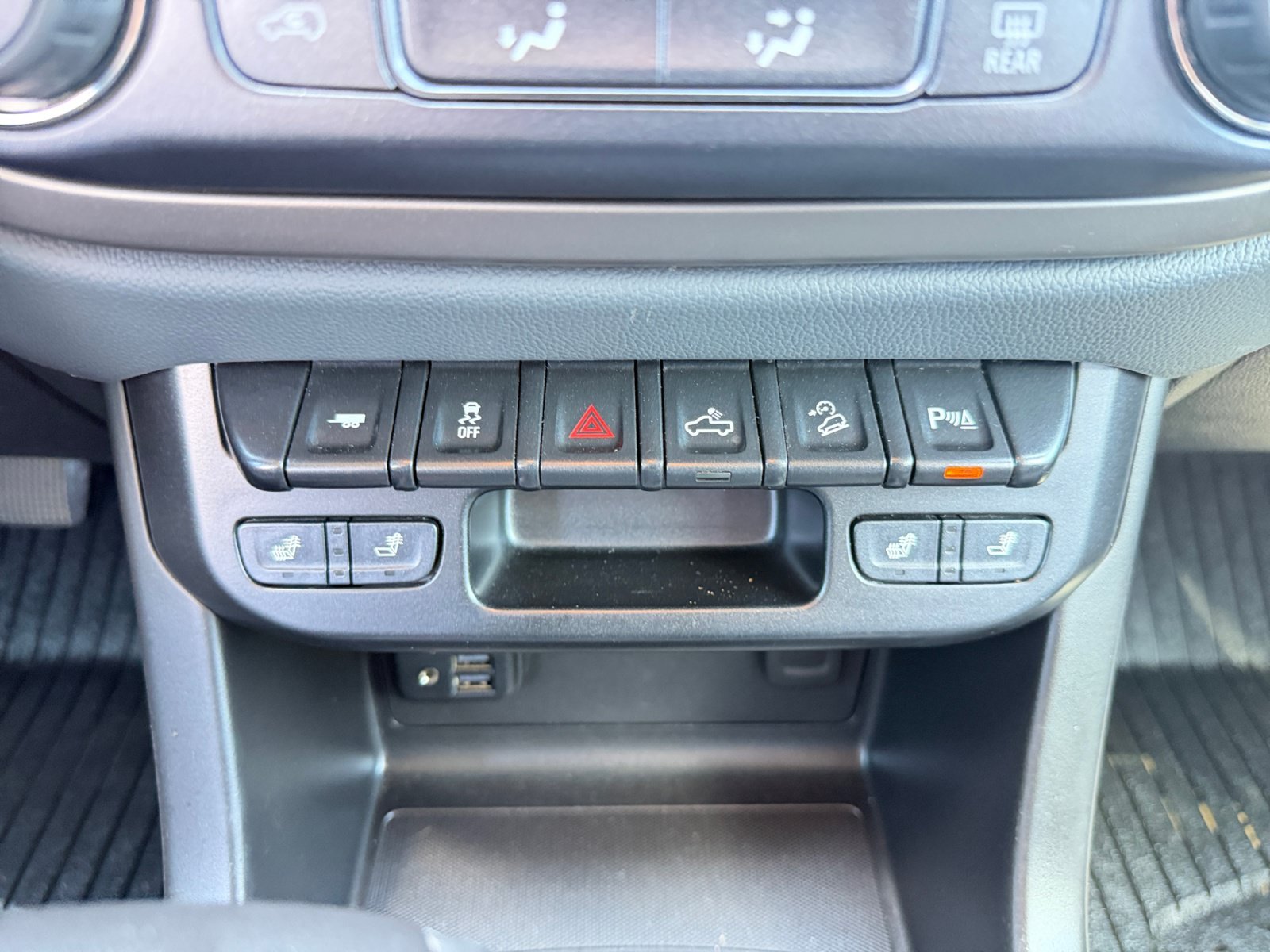 Used 2019 Black Chevrolet 4WD Z71 image 20