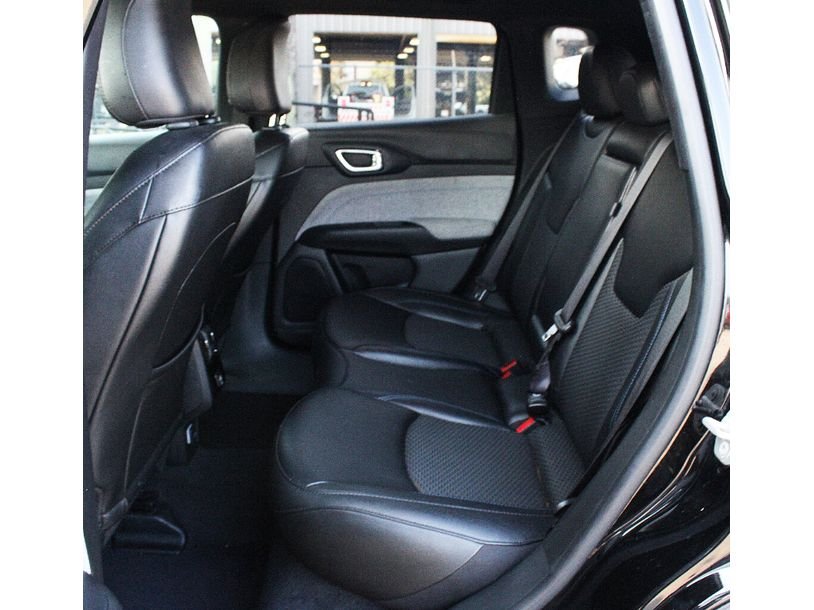 Used 2024 Diamond Black Crystal Pearlcoat Jeep Latitude image 15