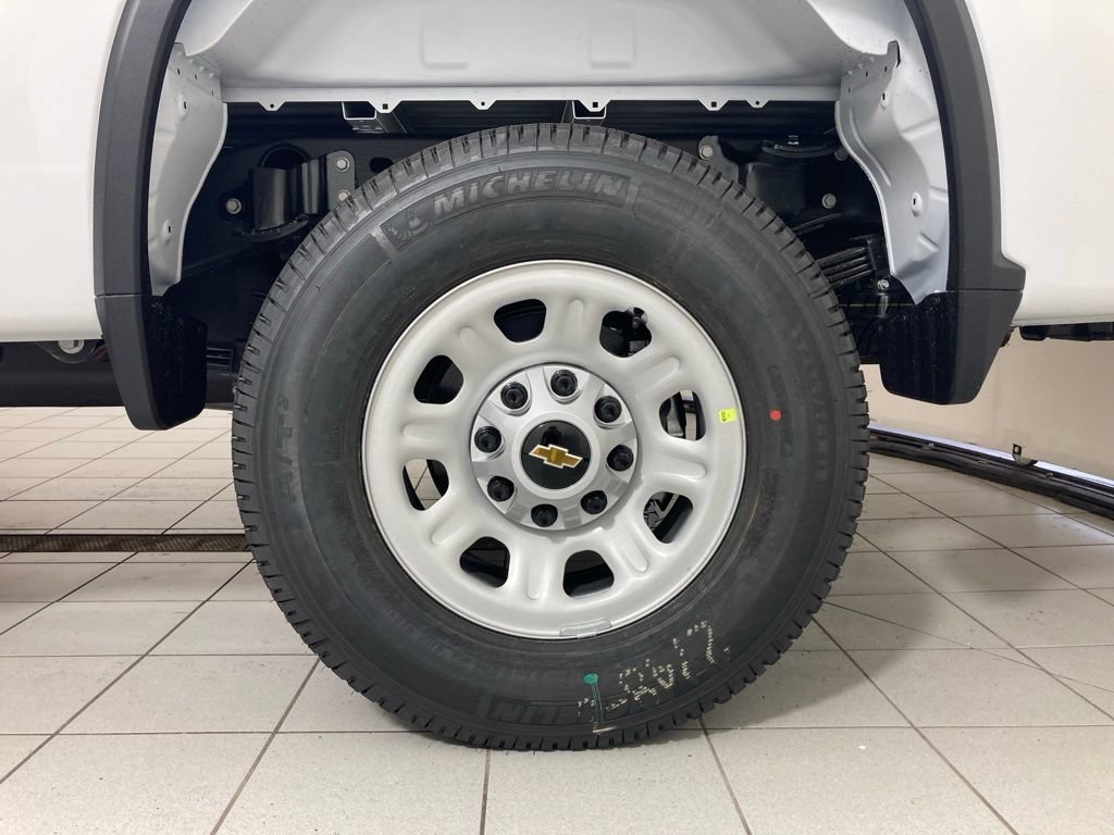 New 2026 Summit White Chevrolet WT image 21