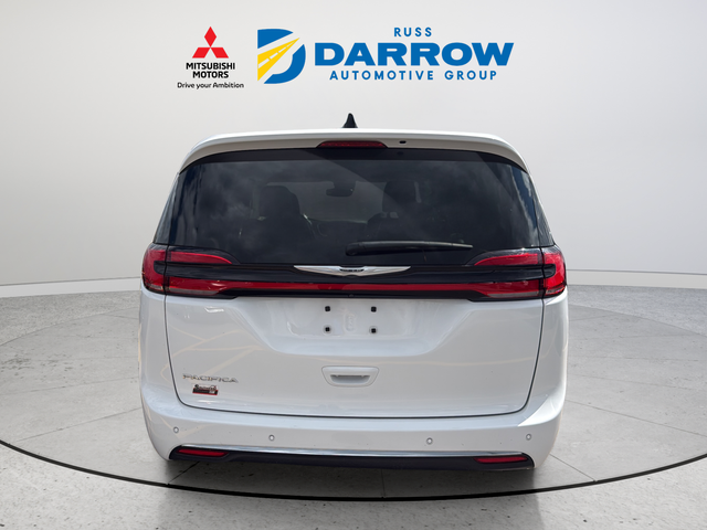 Used 2024 White Chrysler Touring L image 4