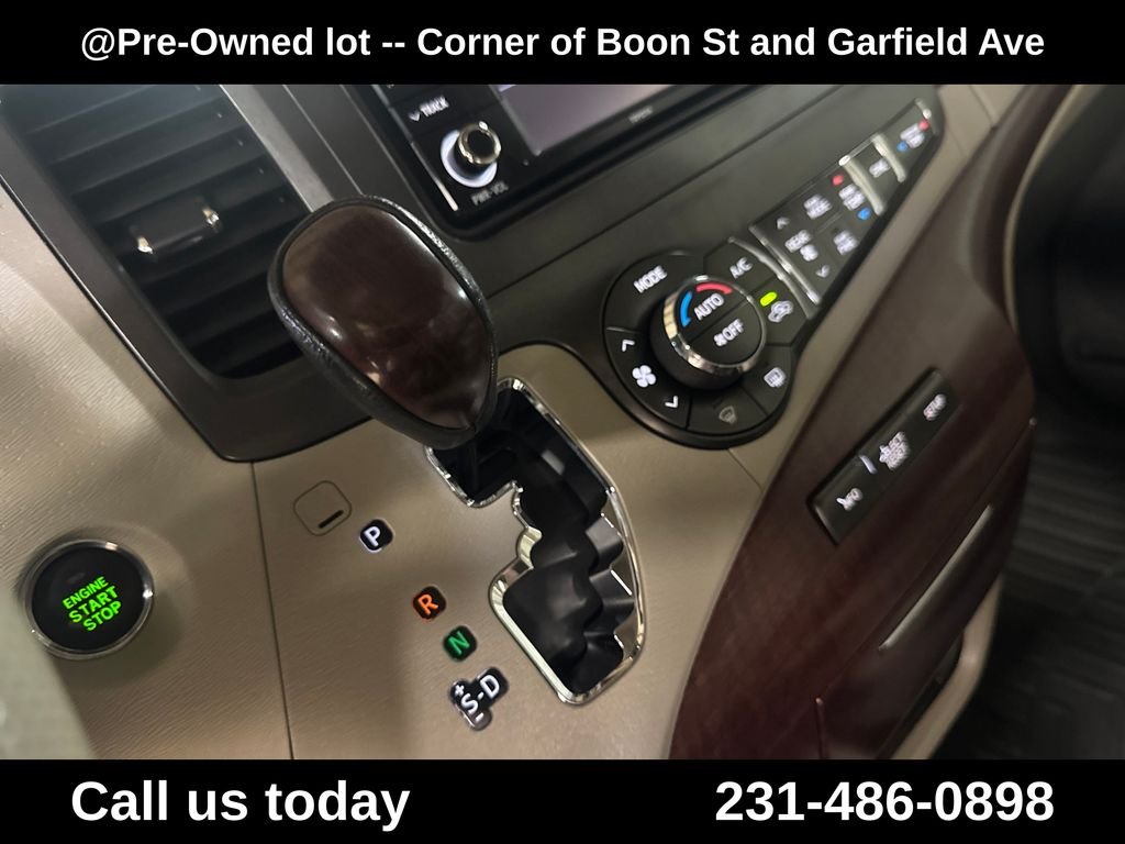 Used 2013 Green Toyota XLE image 25