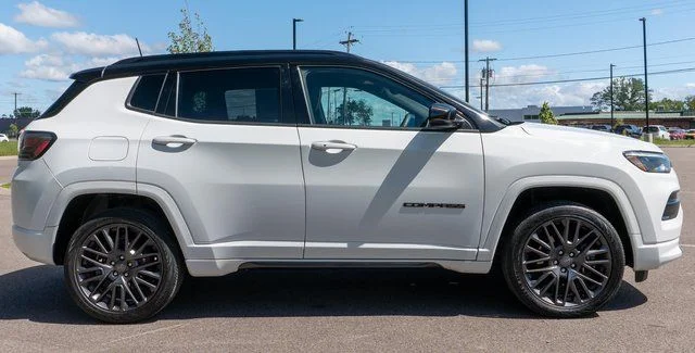 Used 2023 White Jeep Limited image 5