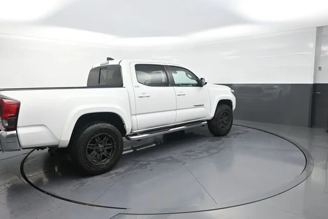 Used 2022 White Toyota SR5 image 16