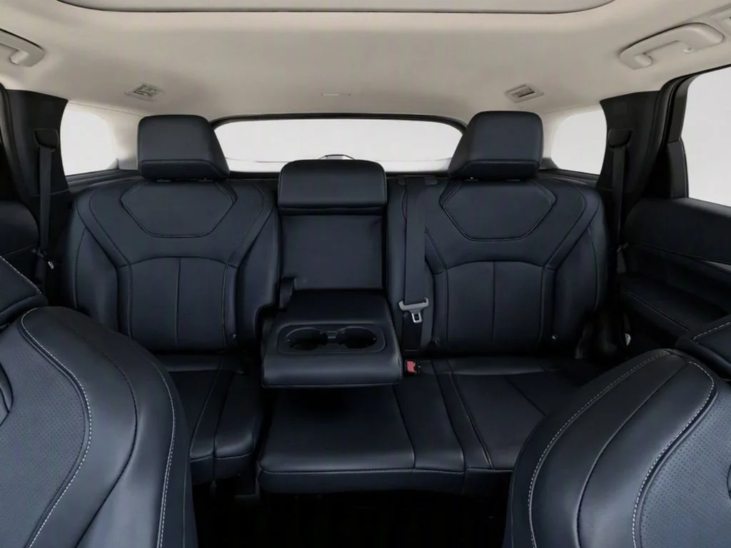 Used 2024 Silver INFINITI LUXE image 26