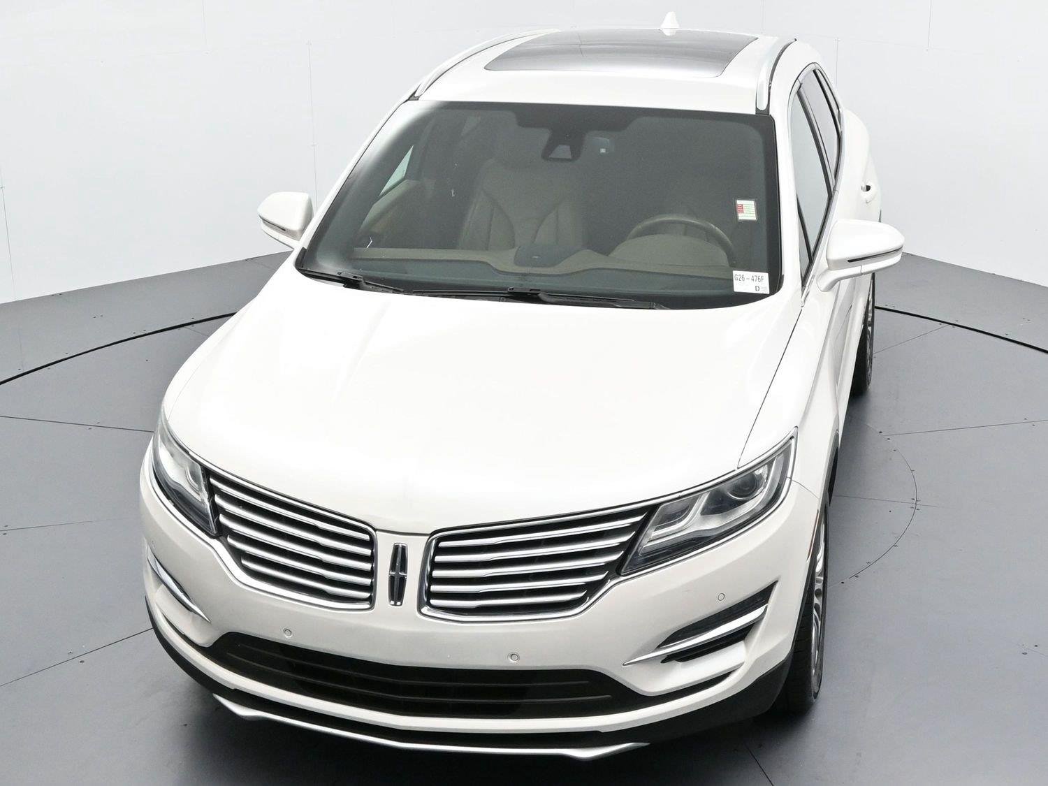Used 2015 White Platinum Metallic Tri-Coat Lincoln FWD 4dr image 34