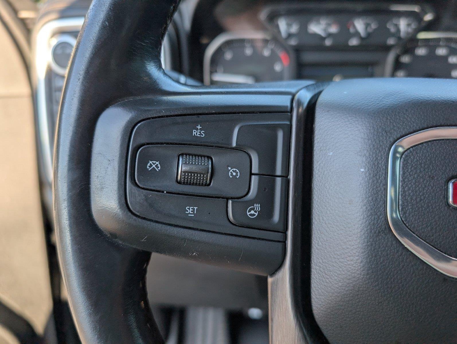 Used 2022 ONYX BLACK GMC AT4 image 29