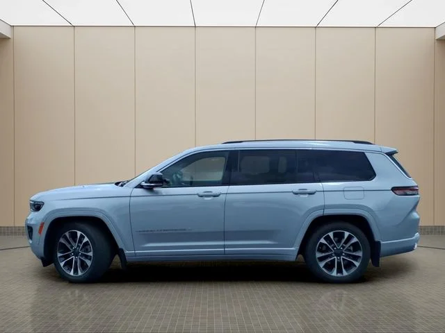 Used 2023 Silver Jeep Overland image 14