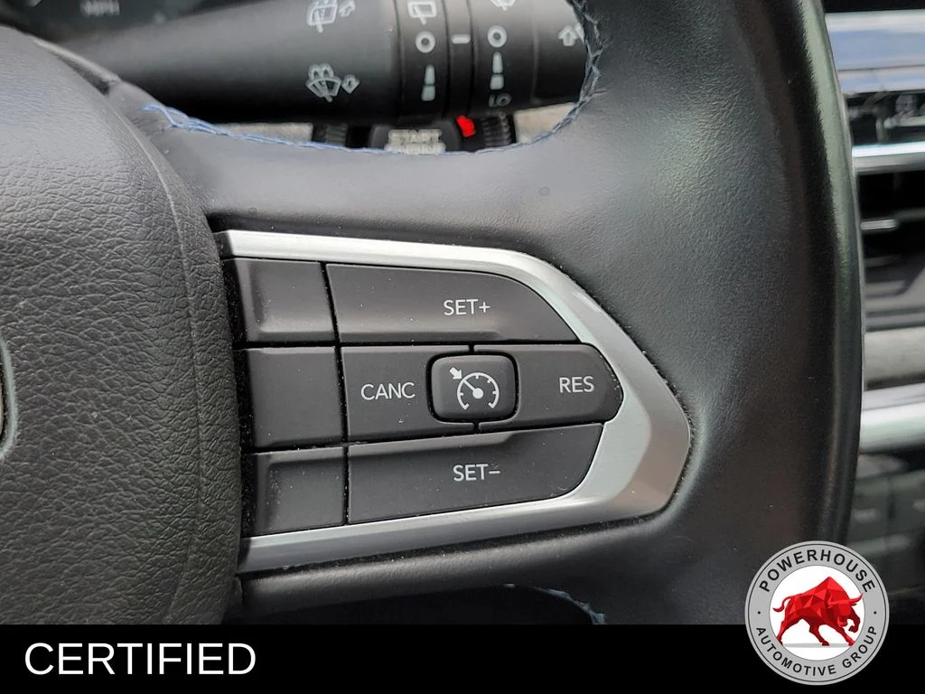 Used 2022 Red Jeep Latitude image 30