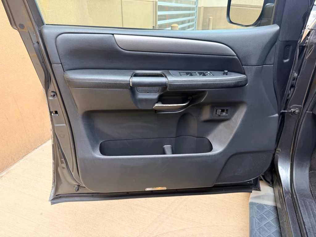 Used 2010 Smoke Nissan SE image 10