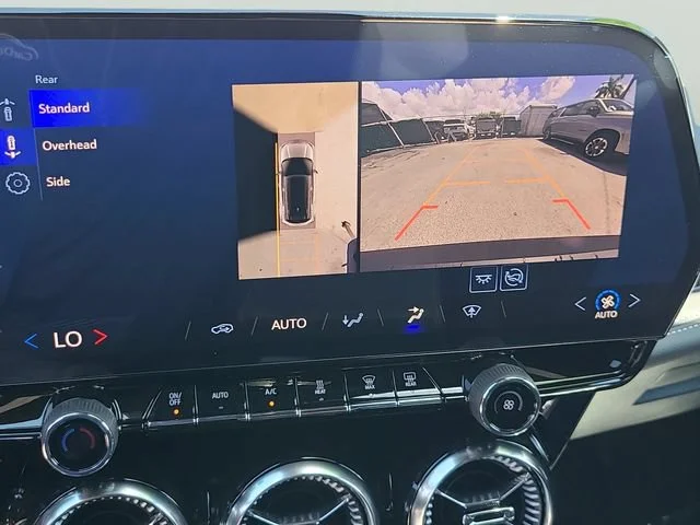 New 2025 Summit White Chevrolet LT image 31