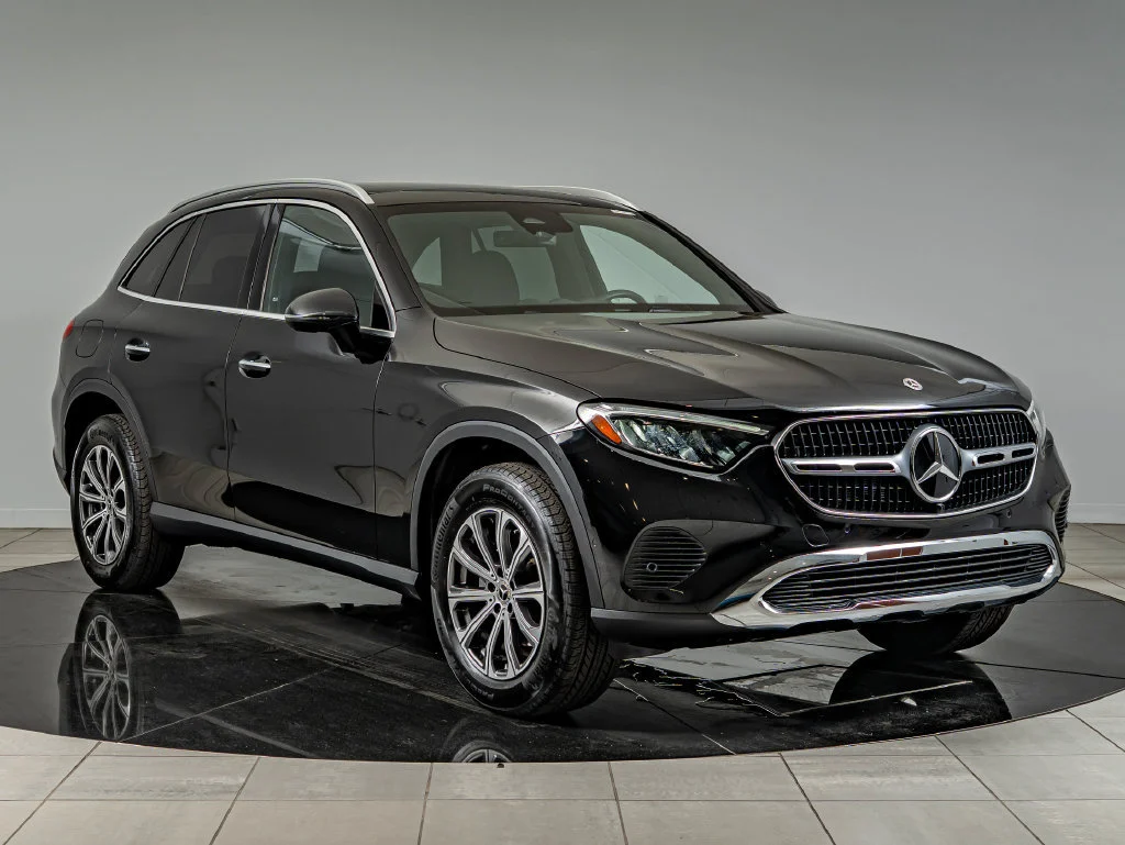 Used 2026 Black Mercedes-Benz GLC 300 image 3
