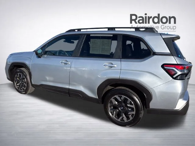 Used 2025 Ice Silver Metallic Subaru Premium image 5