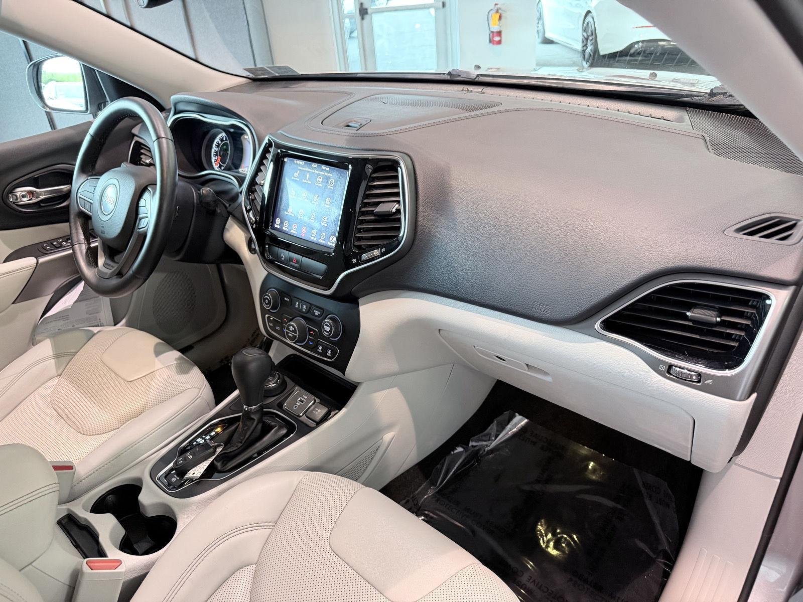 Used 2019 Billet Silver Metallic Clearcoat Jeep Limited image 31