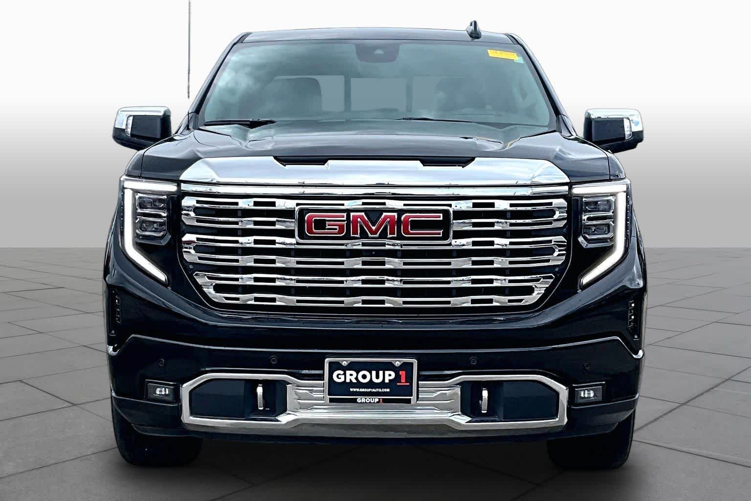 Used 2025 Onyx Black GMC Denali image 4