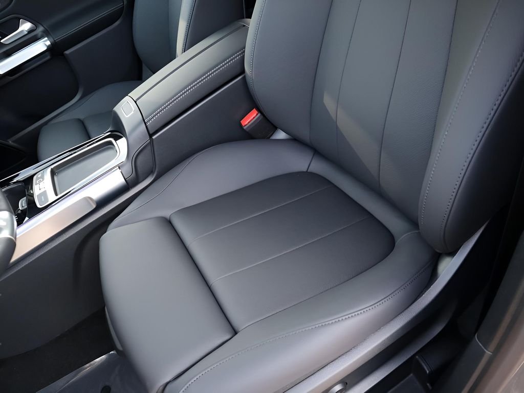 Used 2026 Mountain Gray Metallic Mercedes-Benz GLB 250 image 29