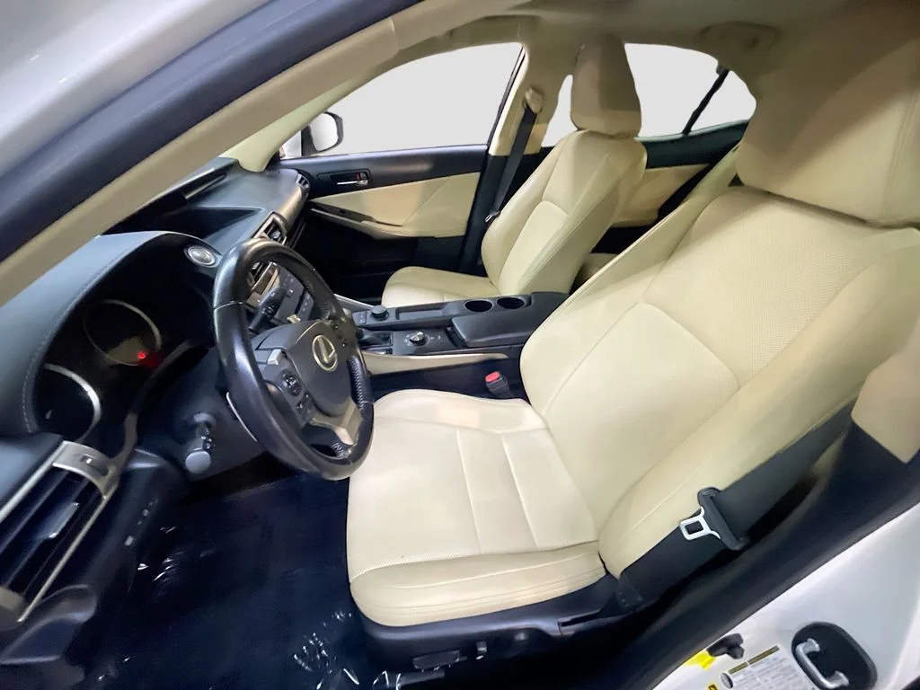 Used 2016 White Lexus 200t image 19