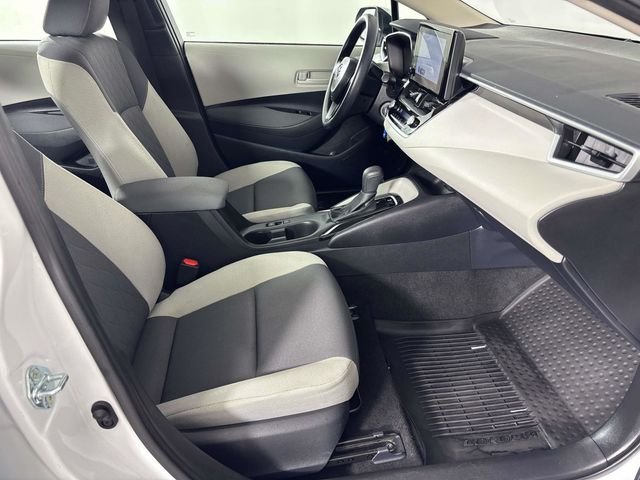 Used 2025 White Toyota LE image 9