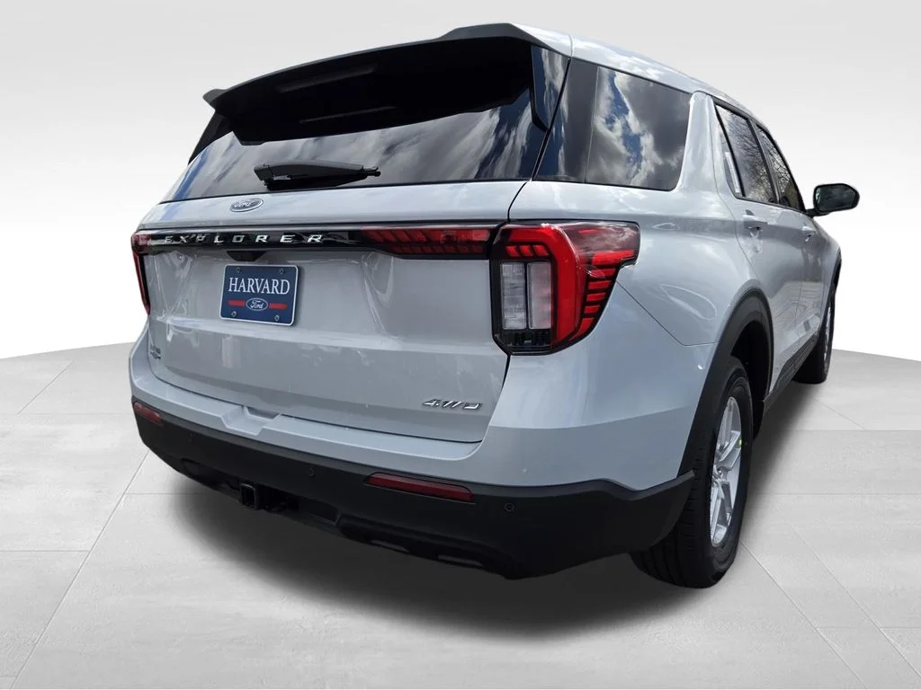 Used 2026 Space White Metallic Ford Active image 31