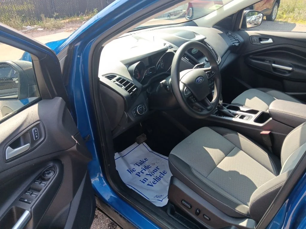 Used 2019 Lightning Blue Metallic Ford SE image 12
