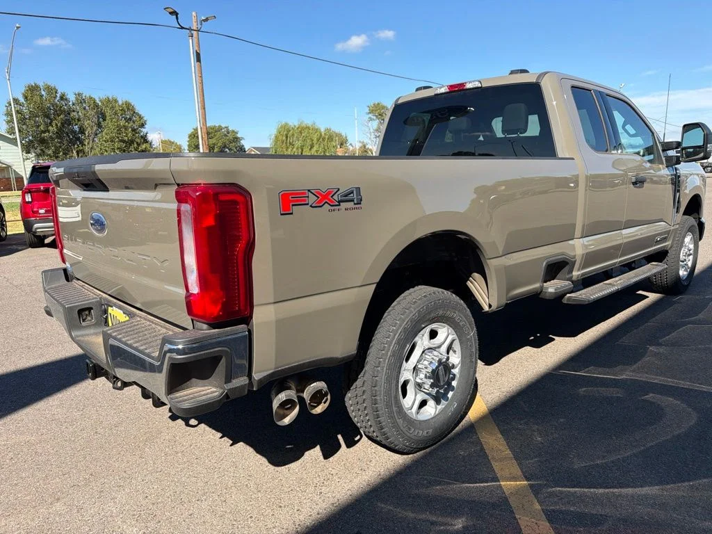 2026 Ford F-350 Super Duty XLT - Photo 6