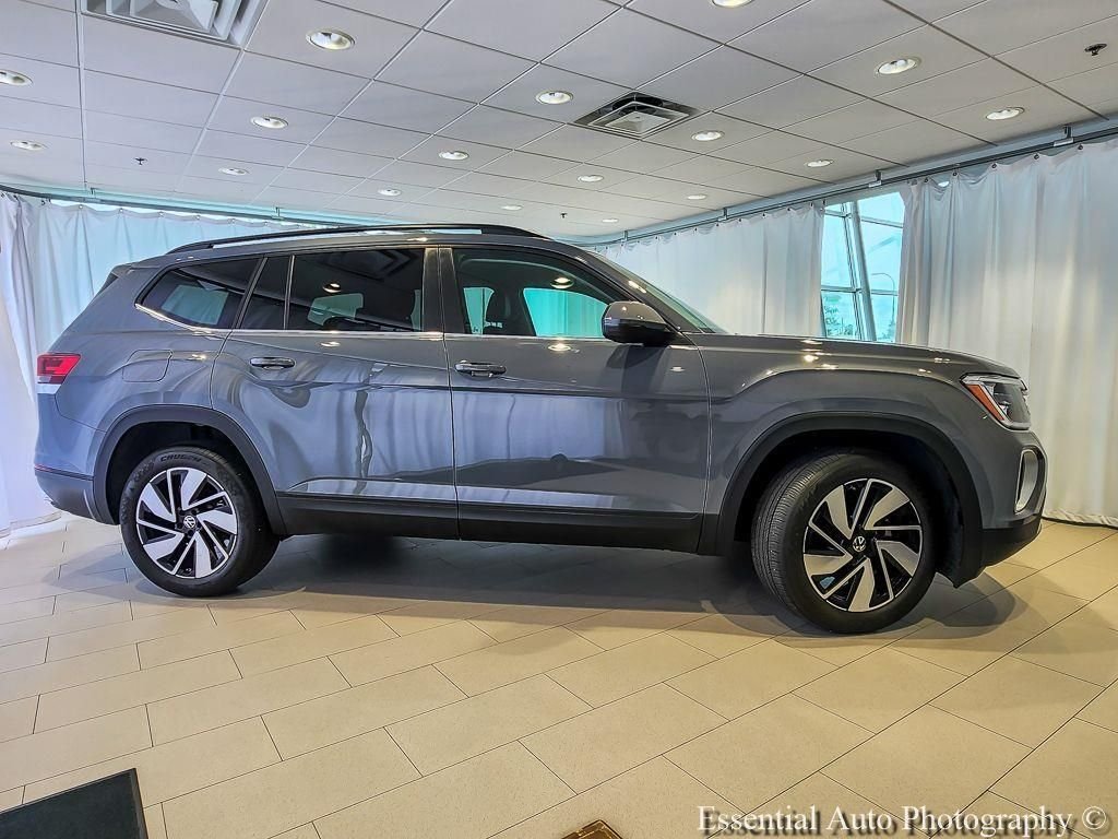 Used 2025 Gray Volkswagen 2.0T SE w/Technology image 5