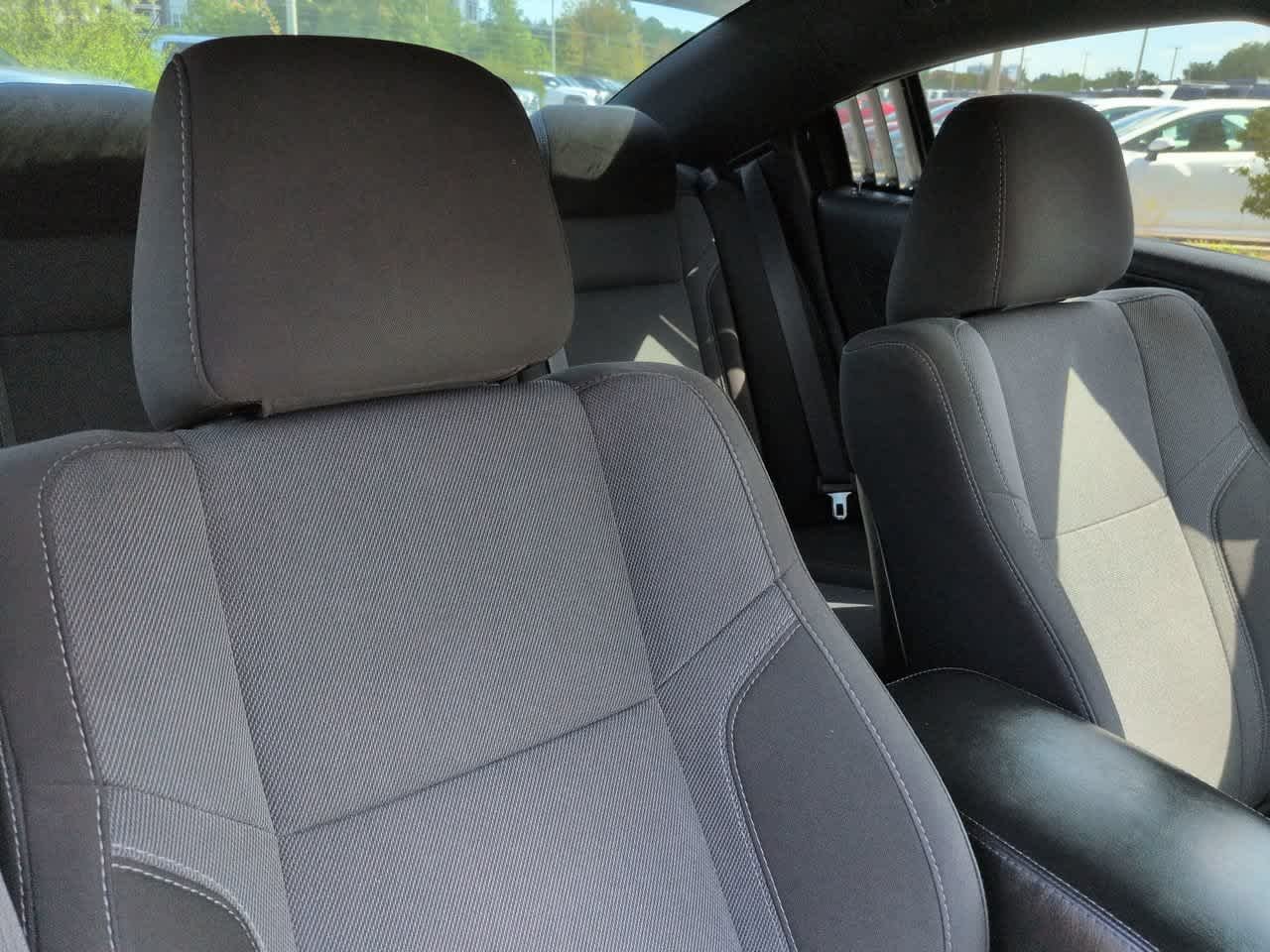 Used 2016 Bright White Clearcoat Dodge SXT image 7