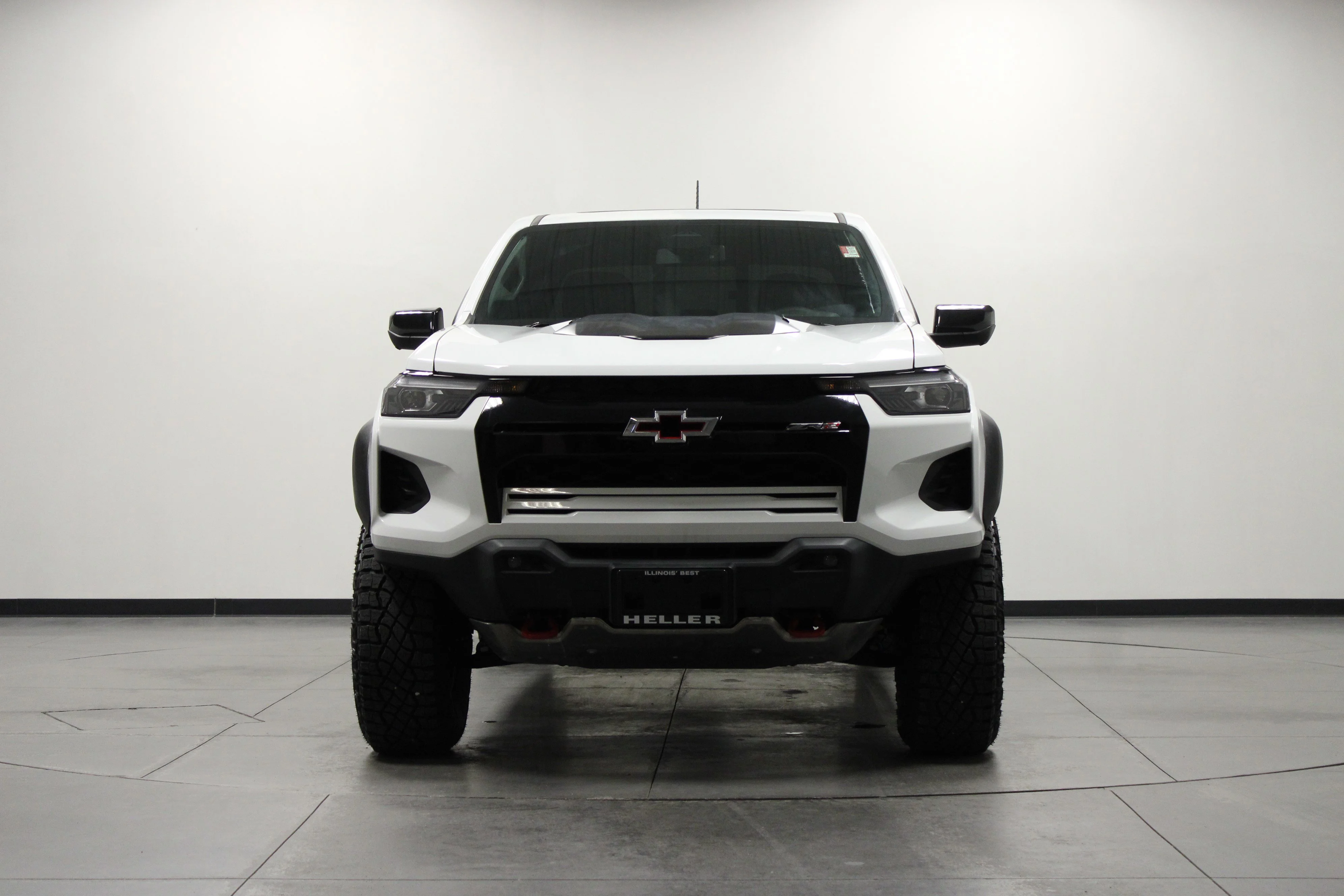 Used 2025 Summit White Chevrolet ZR2 image 9