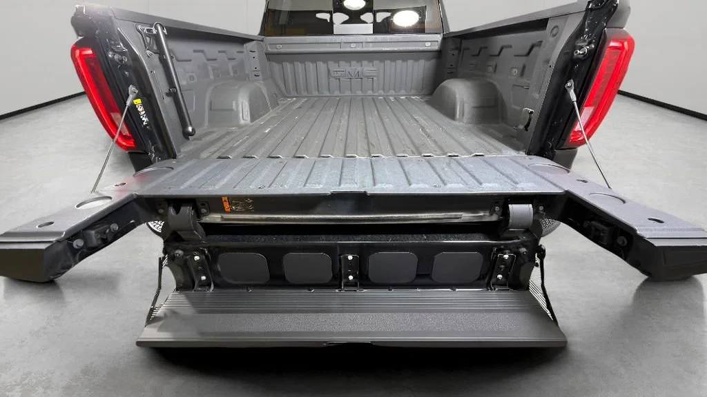 Certified Used 2024 Onyx Black GMC SLT image 31