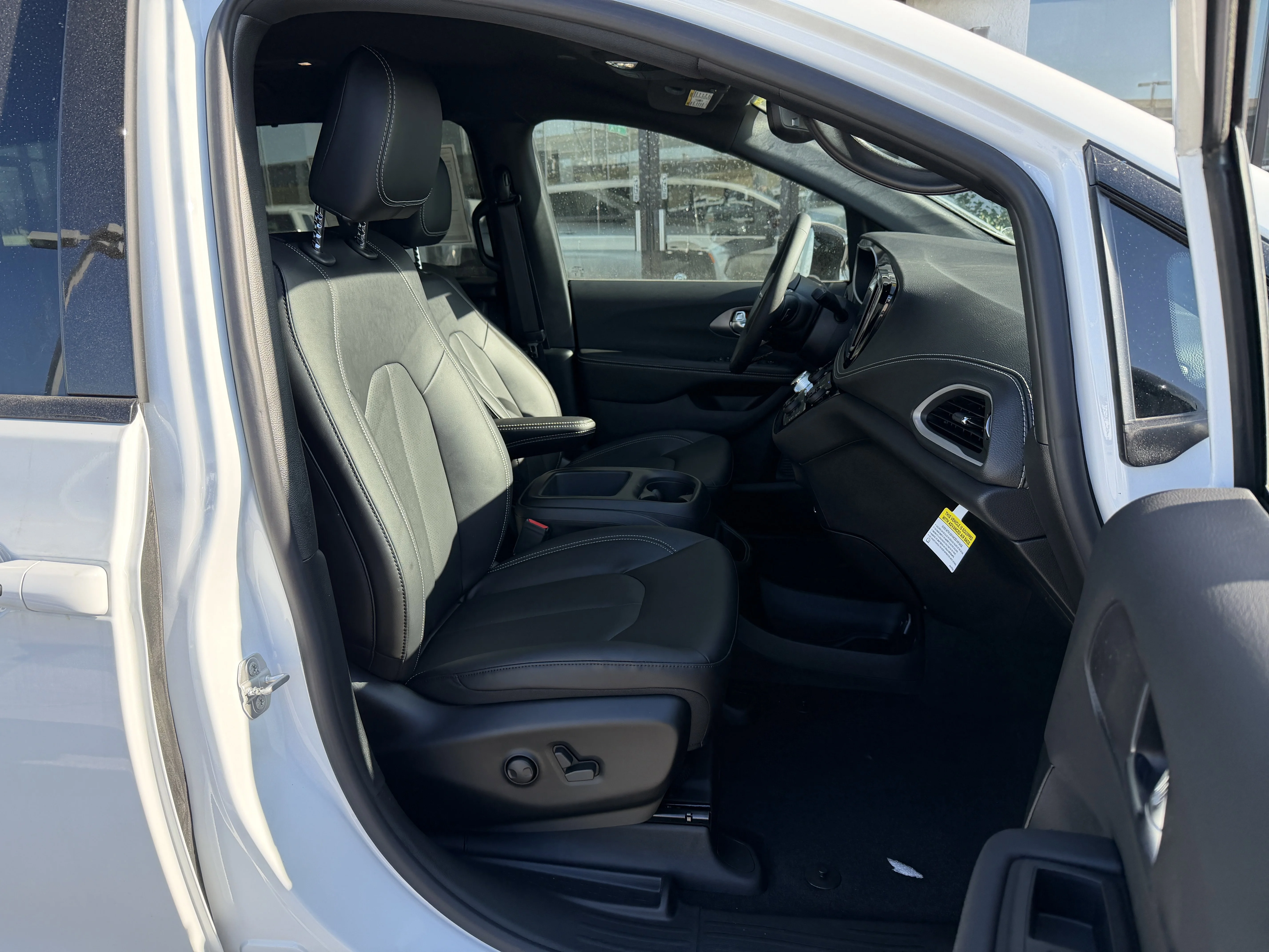 2026 Chrysler Pacifica Select - Photo 23