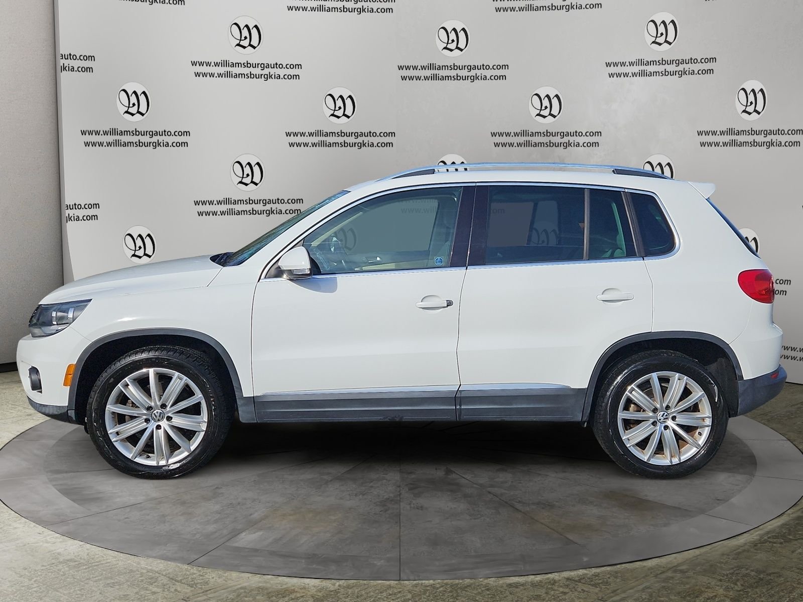 Used 2015 Volkswagen Tiguan SEL with VIN WVGAV7AX3FW569713 for sale in Williamsburg, VA