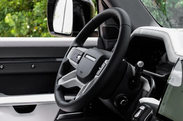 New 2026 Tasman Blue Land Rover X-Dynamic SE image 19