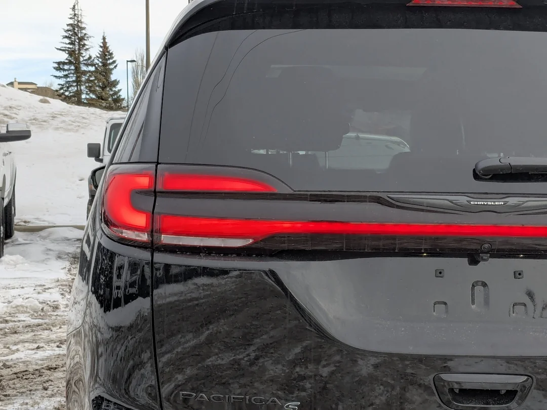 New 2026 Black Chrysler Limited - - AWD - 360 Camera - Vented Seats - AWD System - Remote Start & More! image 11